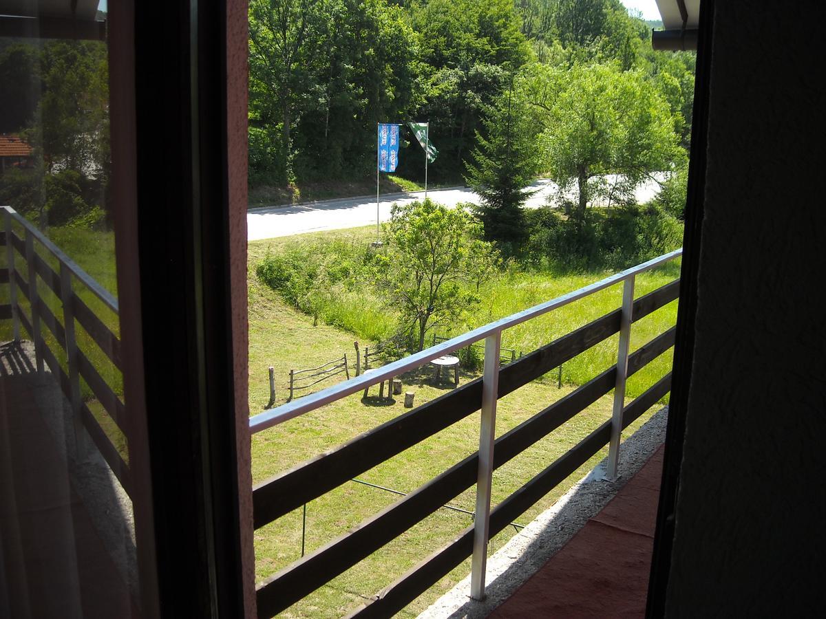 Motel Sretno Good Luck Trnovo Exteriör bild